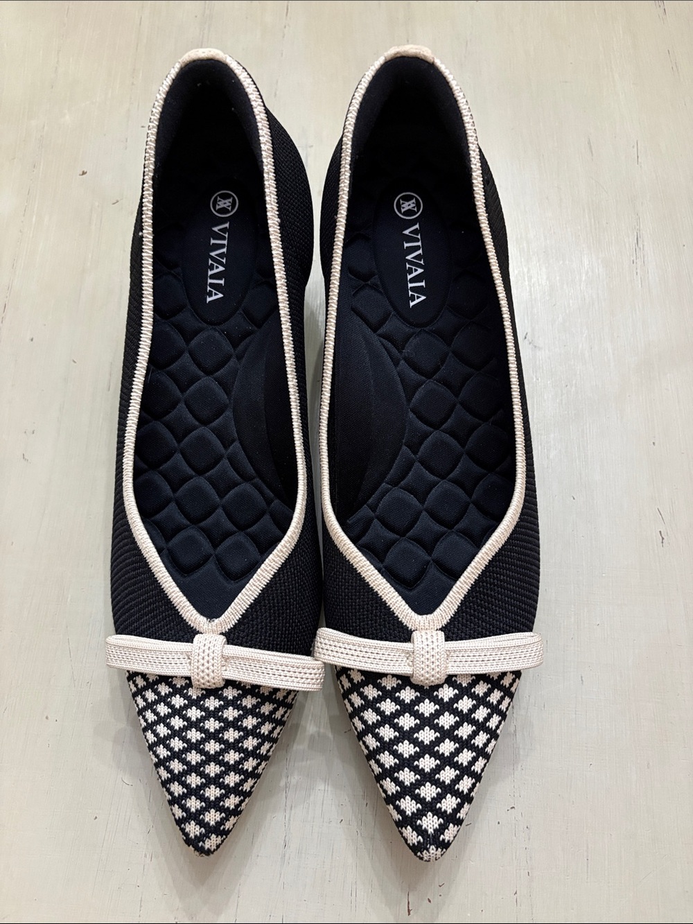 Vivaia Black Pointed Toe kitten heels